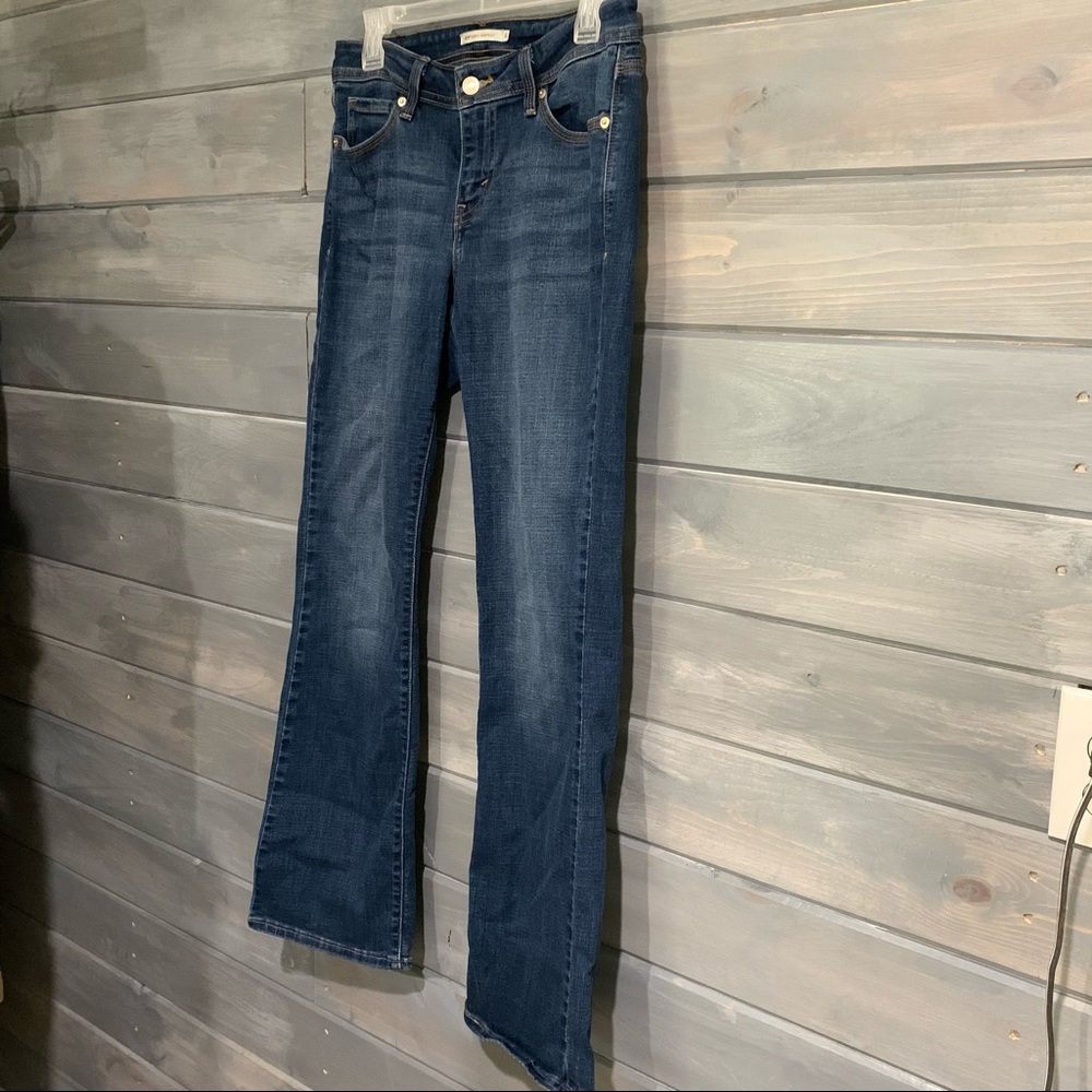 Free top! 529 Levi’s Bootcut Jeans